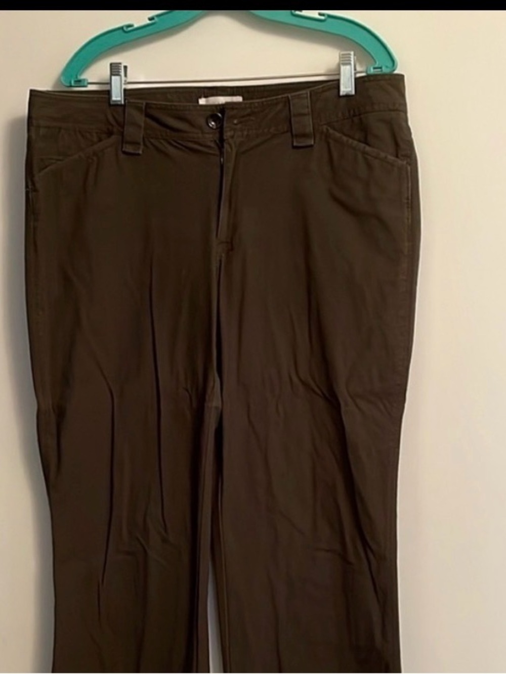Dockers size 12 women’s straight leg pants. Front and back pockets. Olive